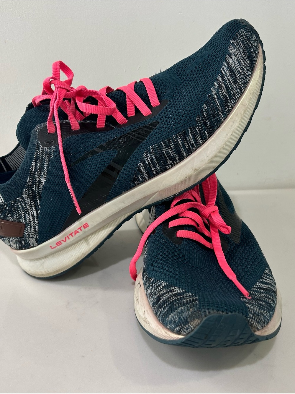 Brooks Levitate Women's Running Shoes - Teal with Pink Laces
